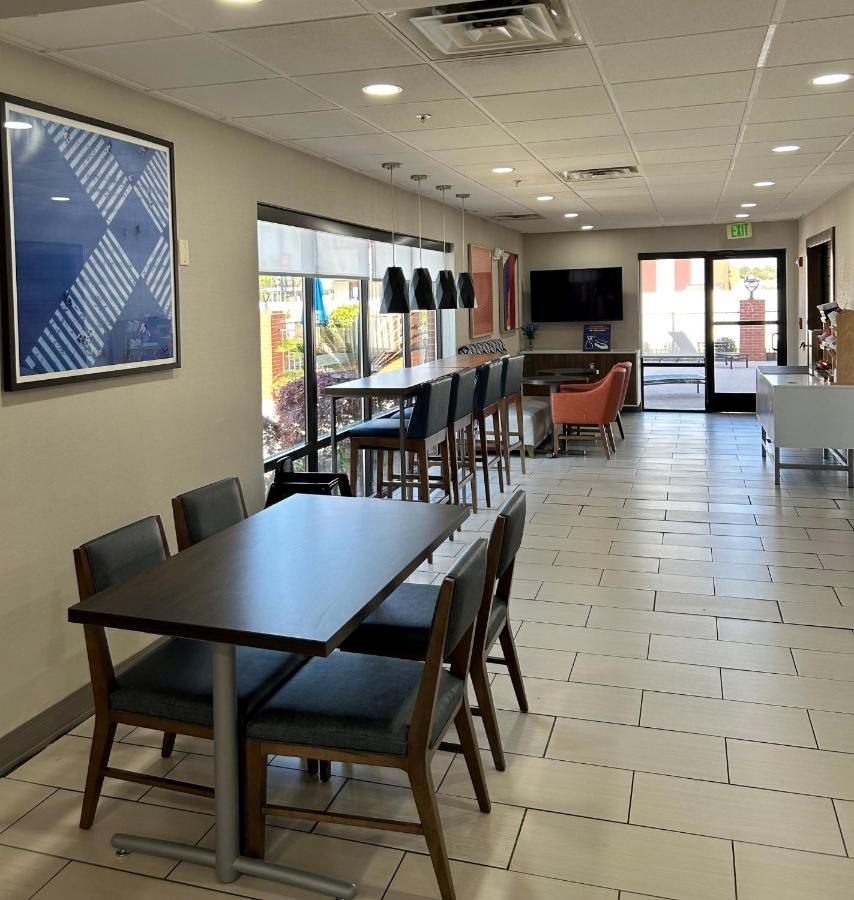 列治文山南萨凡纳i-95州际公路智选假日酒店 外观 照片